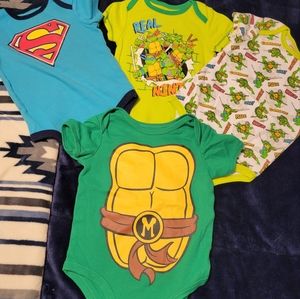 Sz 6-9 months 3 Teenage Ninja Turtles Onsies and 1 Superman onesie